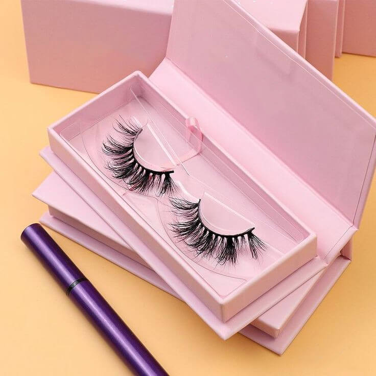 Magnetic closure eyelash box packaging